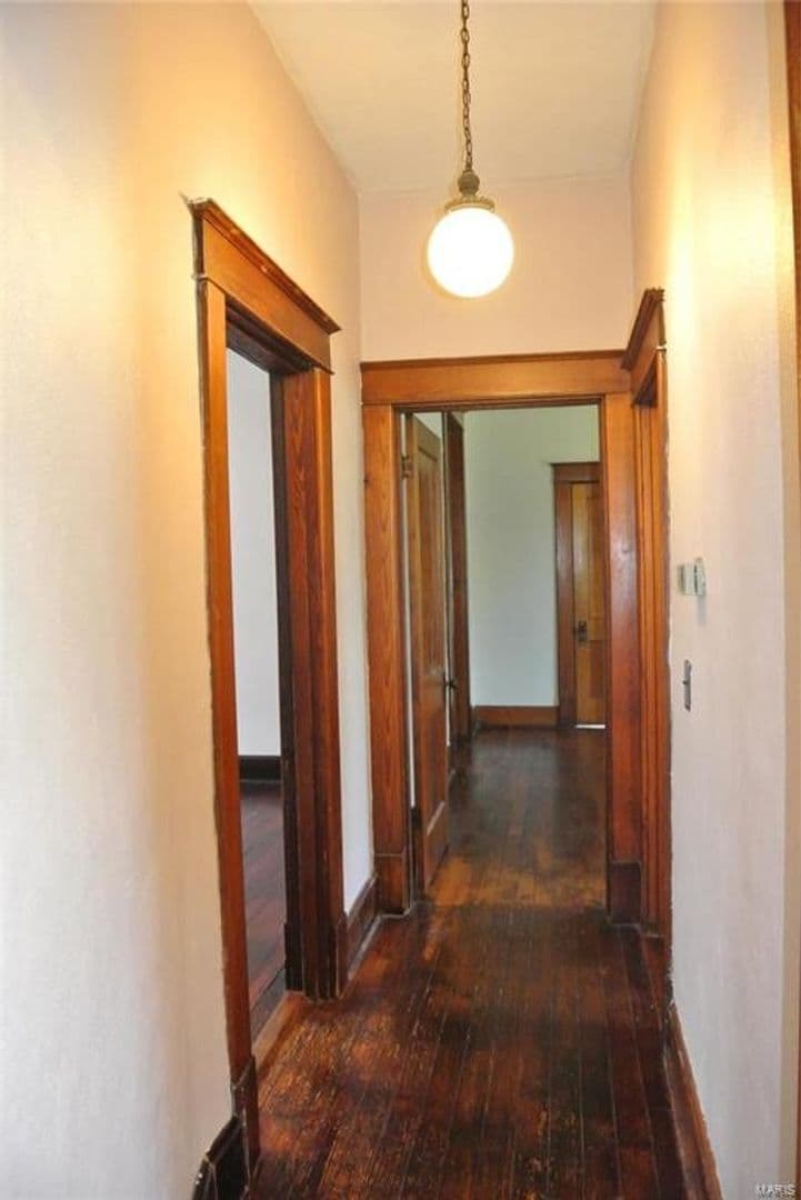 Collinsville House: 613 West Clay Street
