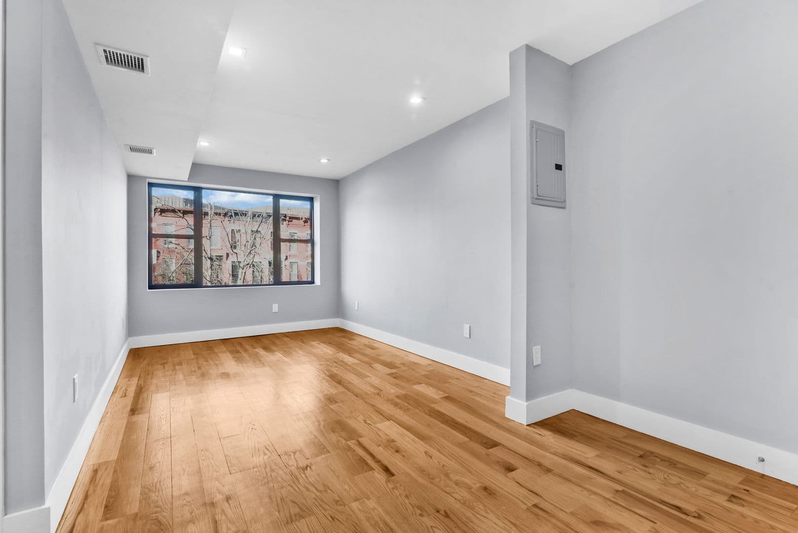 Brooklyn Apartment: 1552 Pacific Street