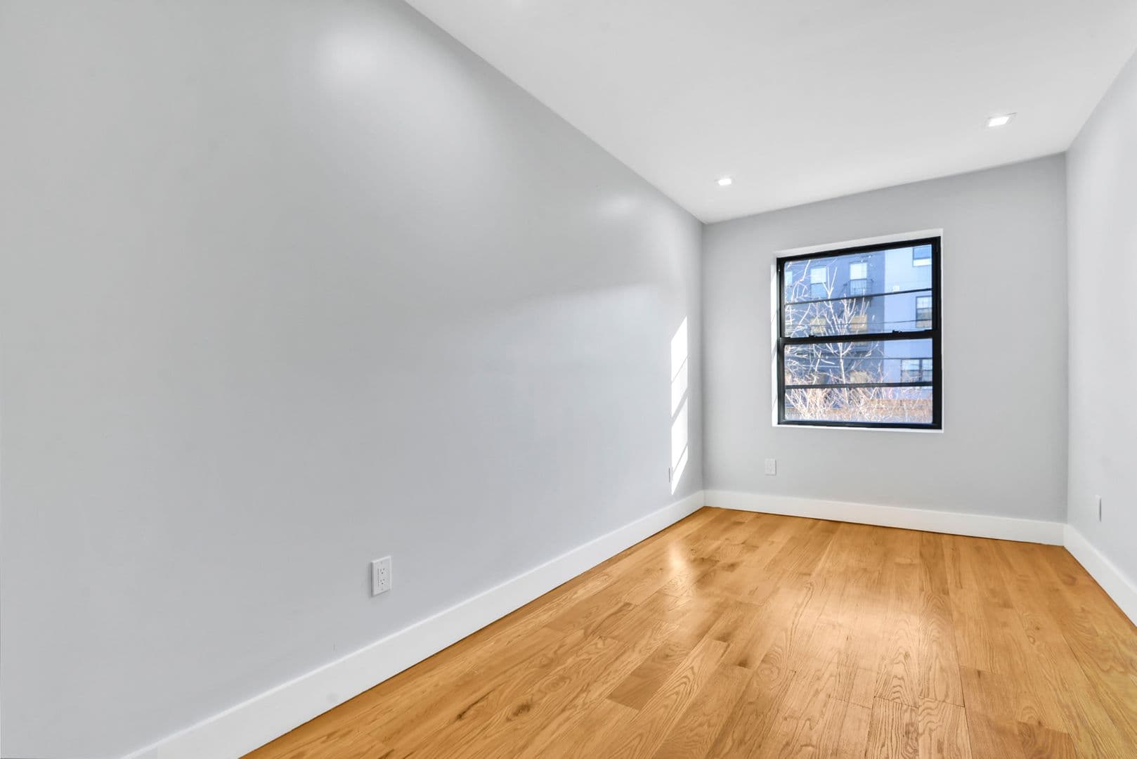 Brooklyn Apartment: 1552 Pacific Street