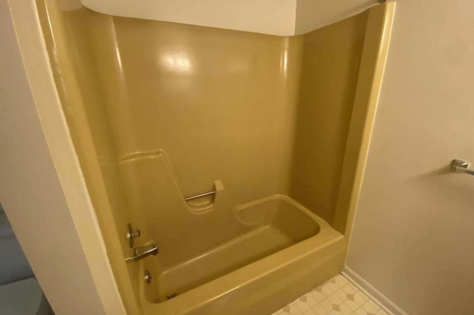 Lynchburg Apartment: 101 & 103 & 116 Edgeway Dr