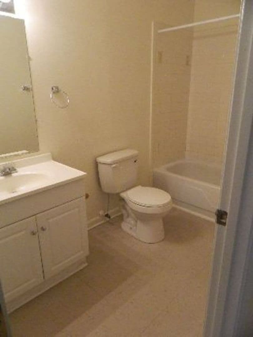 Bedford Apartment: 1232, 1244, 1254 Centerville Road