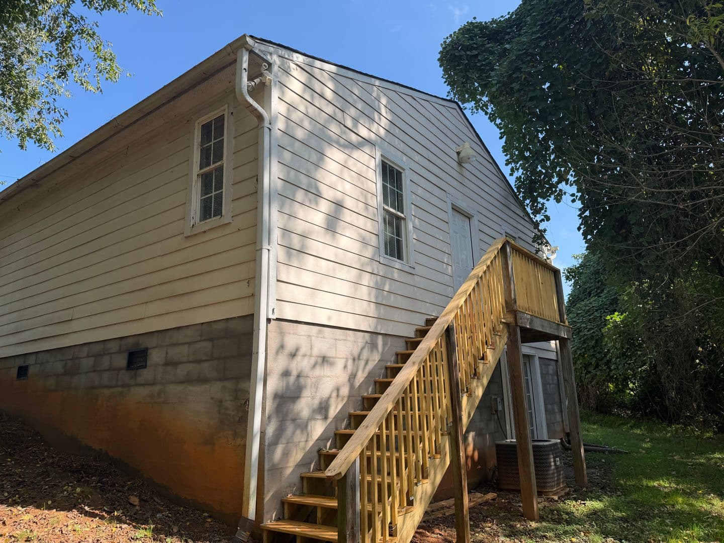 Lynchburg House: 2219 Poplar Street