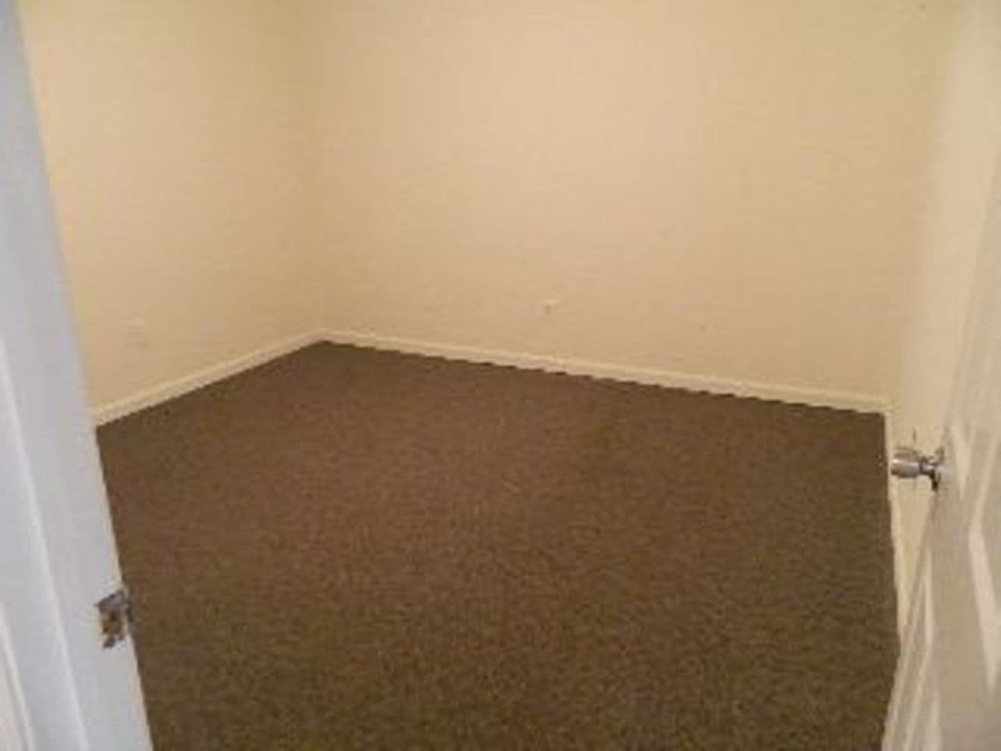 Bedford Apartment: 1232, 1244, 1254 Centerville Road