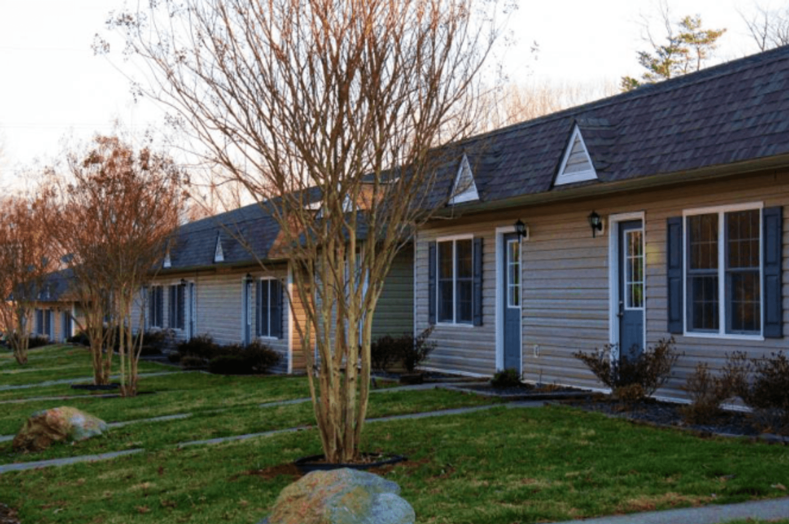 Bedford Apartment: 1232, 1244, 1254 Centerville Road