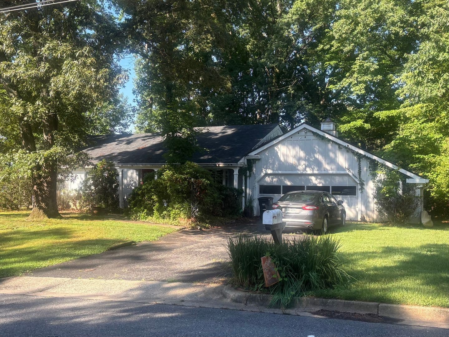 Lynchburg House: 5200 Wedgewood Road
