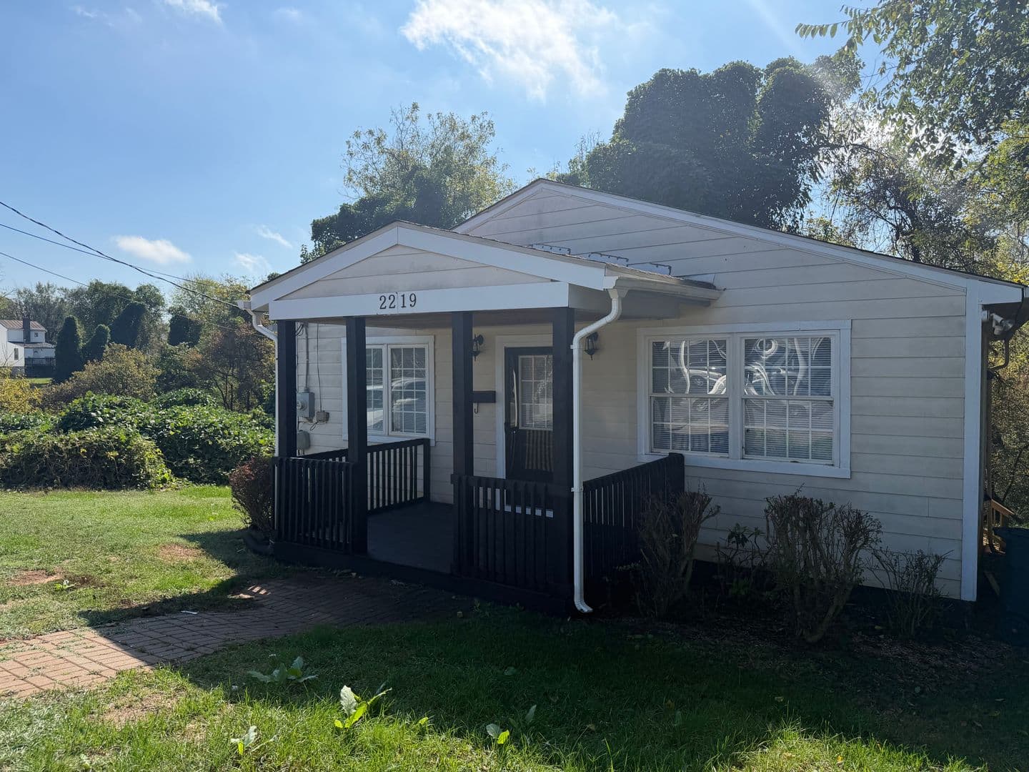 Lynchburg House: 2219 Poplar Street