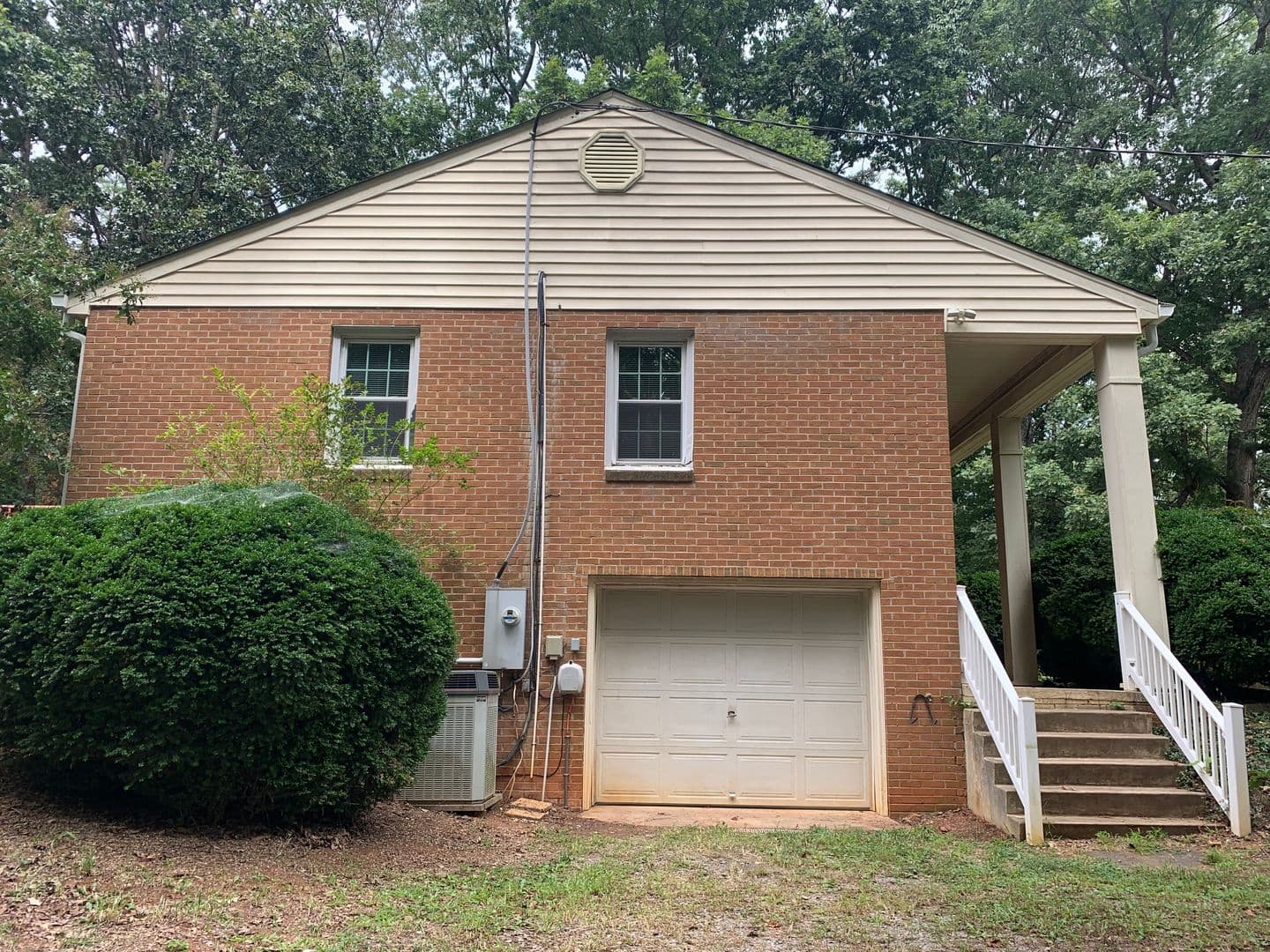 Rustburg House: 439 Rocky Road