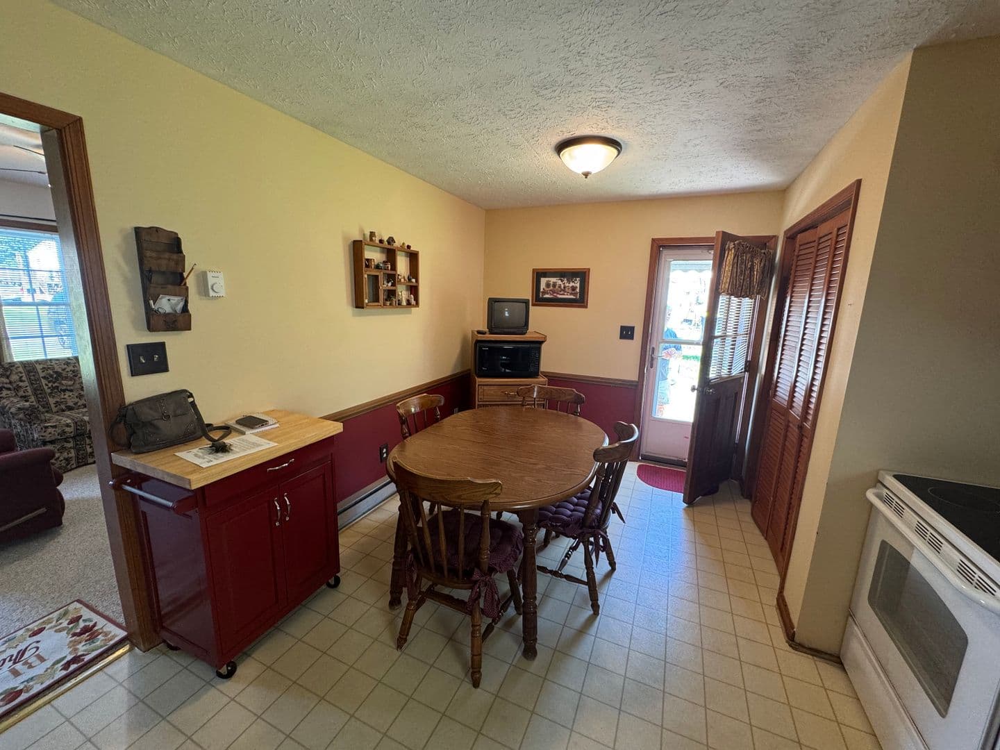 Forest House: 312 Foreston Drive