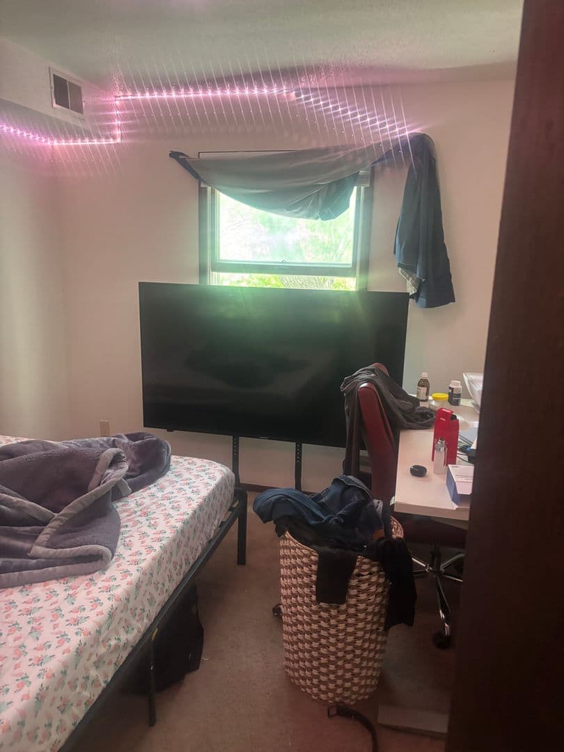 Iowa City Apartment: 1124 Oakcrest St