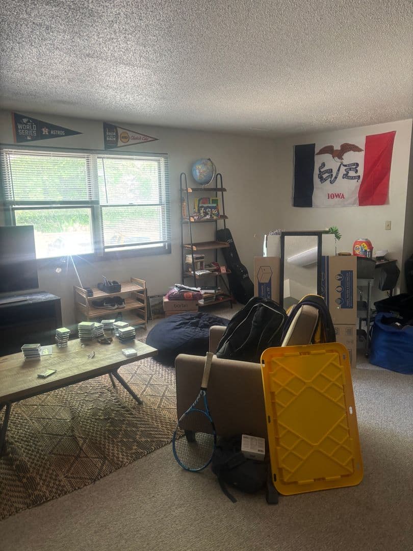 Iowa City Apartment: 1124 Oakcrest St
