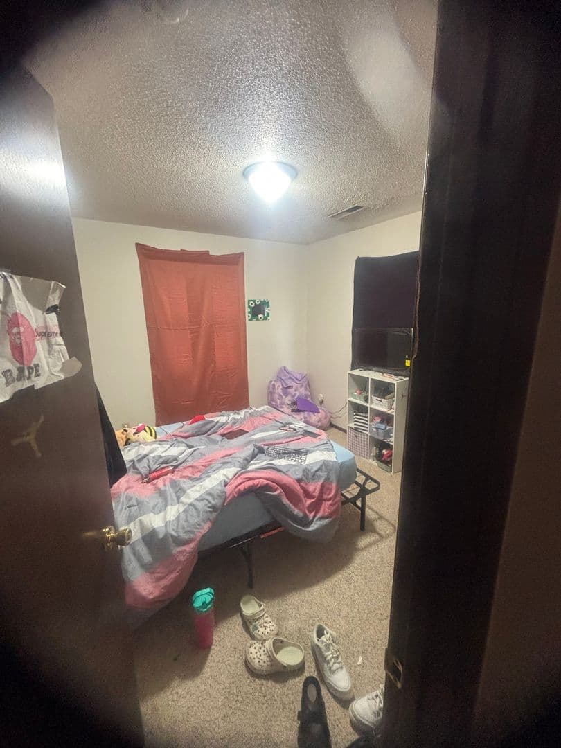 Iowa City Apartment: 1124 Oakcrest St