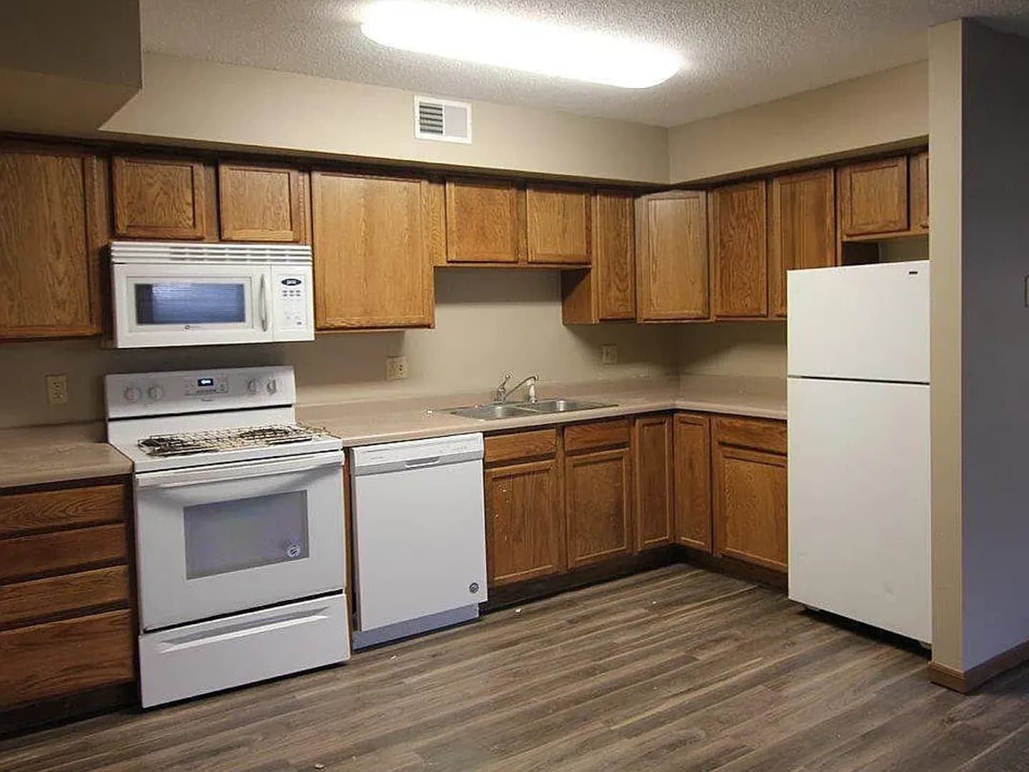 Iowa City Apartment: 1124 Oakcrest St
