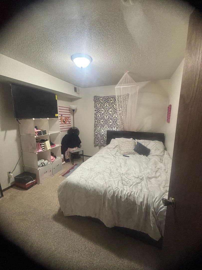 Iowa City Apartment: 1124 Oakcrest St