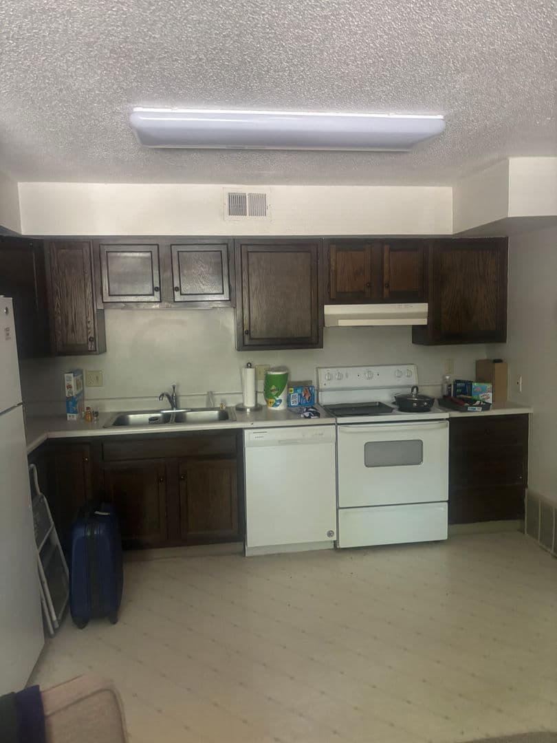 Iowa City Apartment: 1124 Oakcrest St