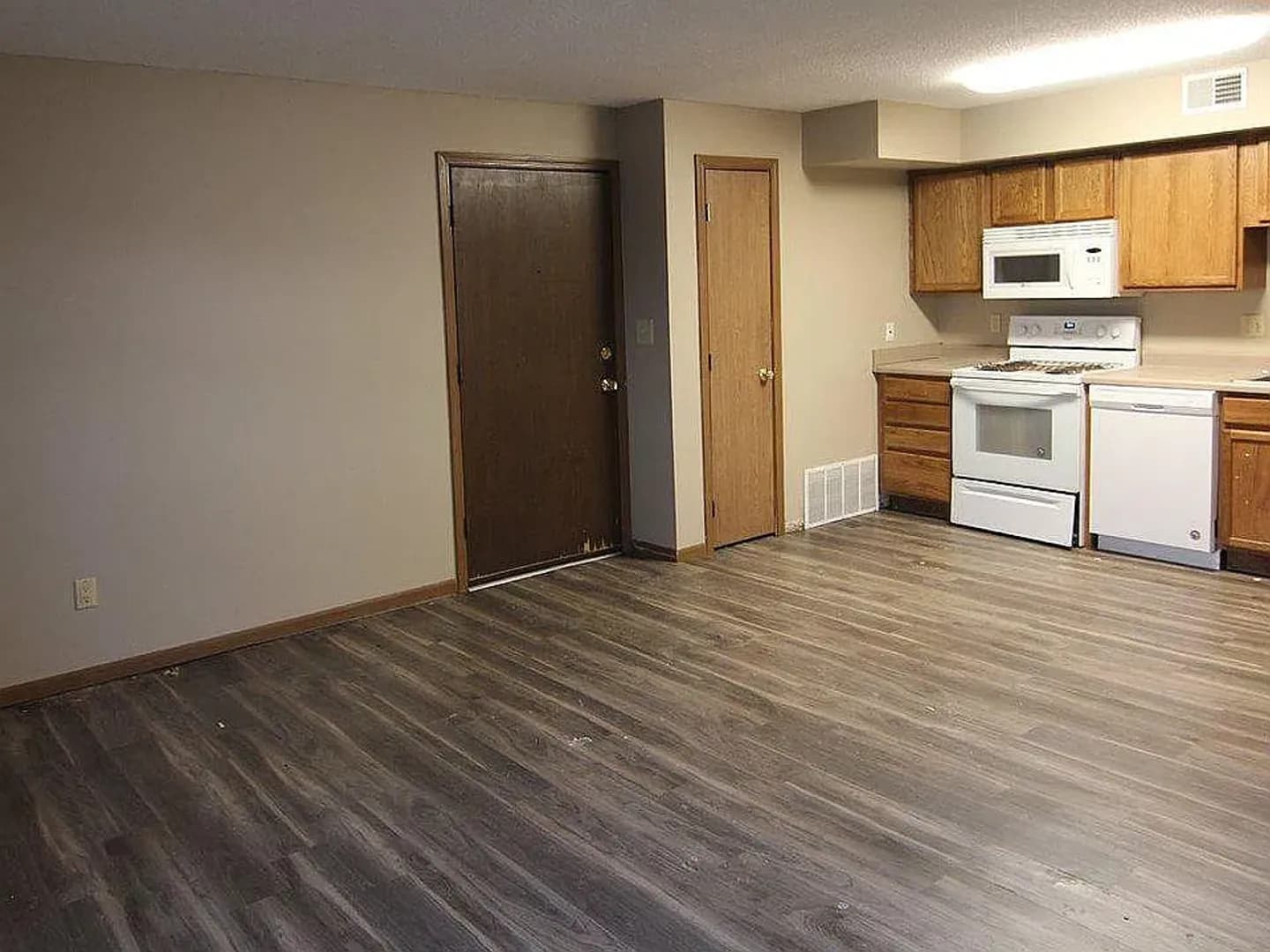 Iowa City Apartment: 1124 Oakcrest St