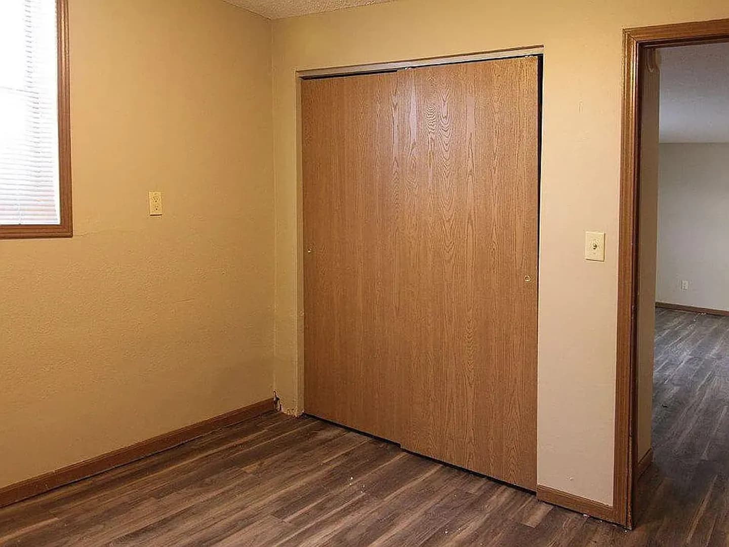 Iowa City Apartment: 1124 Oakcrest St
