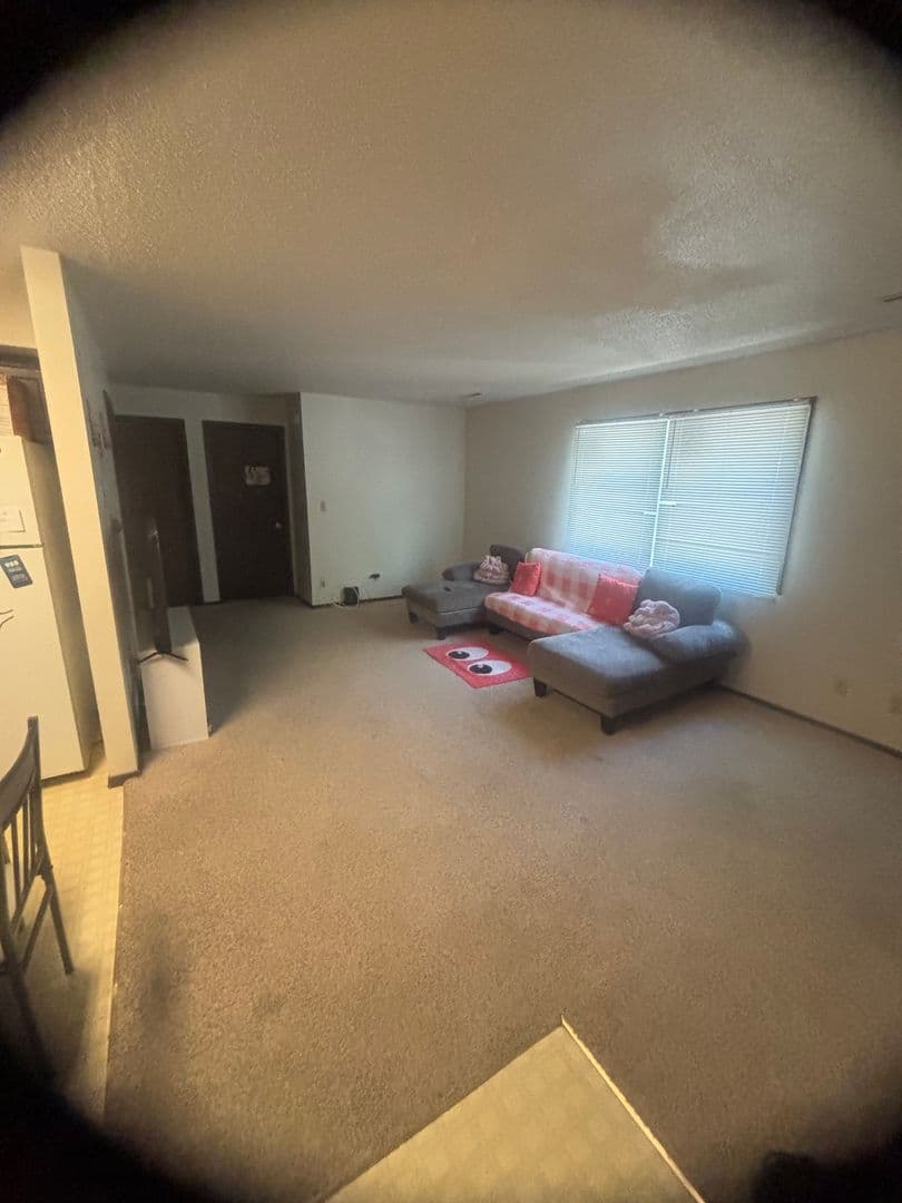 Iowa City Apartment: 1124 Oakcrest St