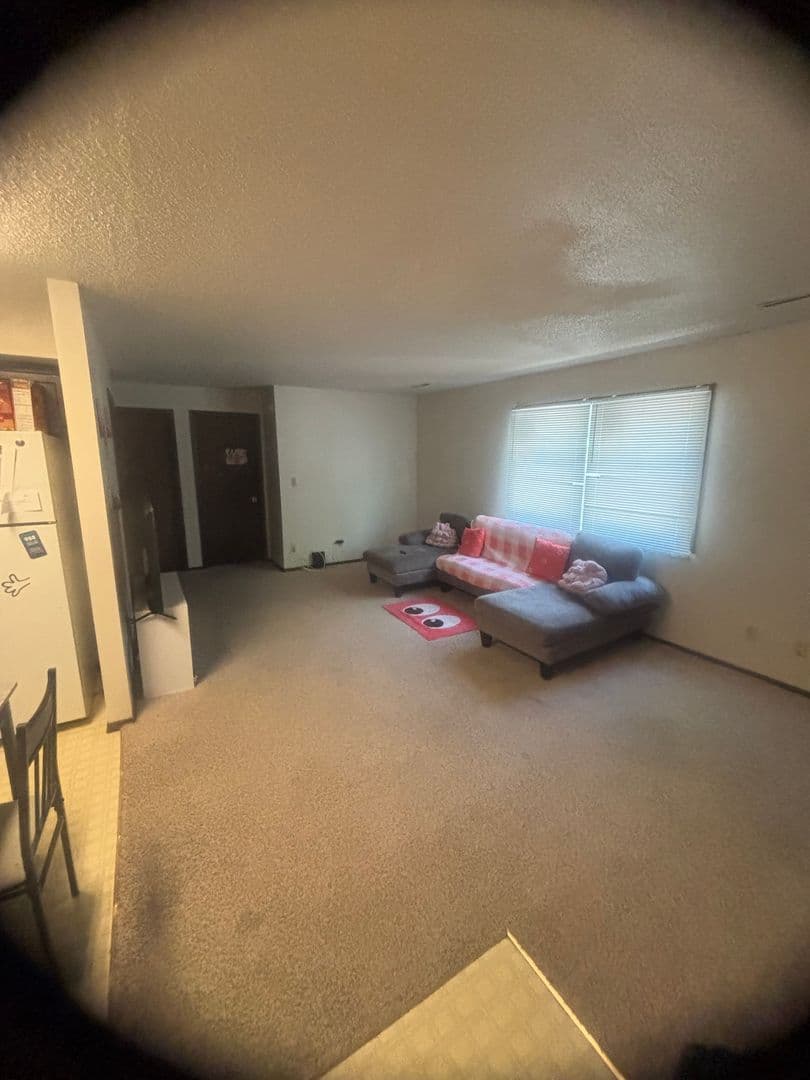 Iowa City Apartment: 1124 Oakcrest St