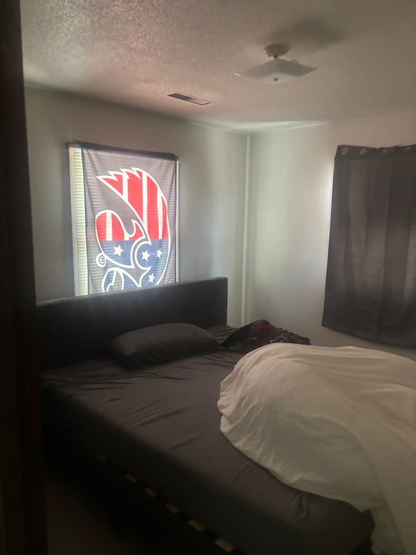Iowa City Apartment: 1124 Oakcrest St