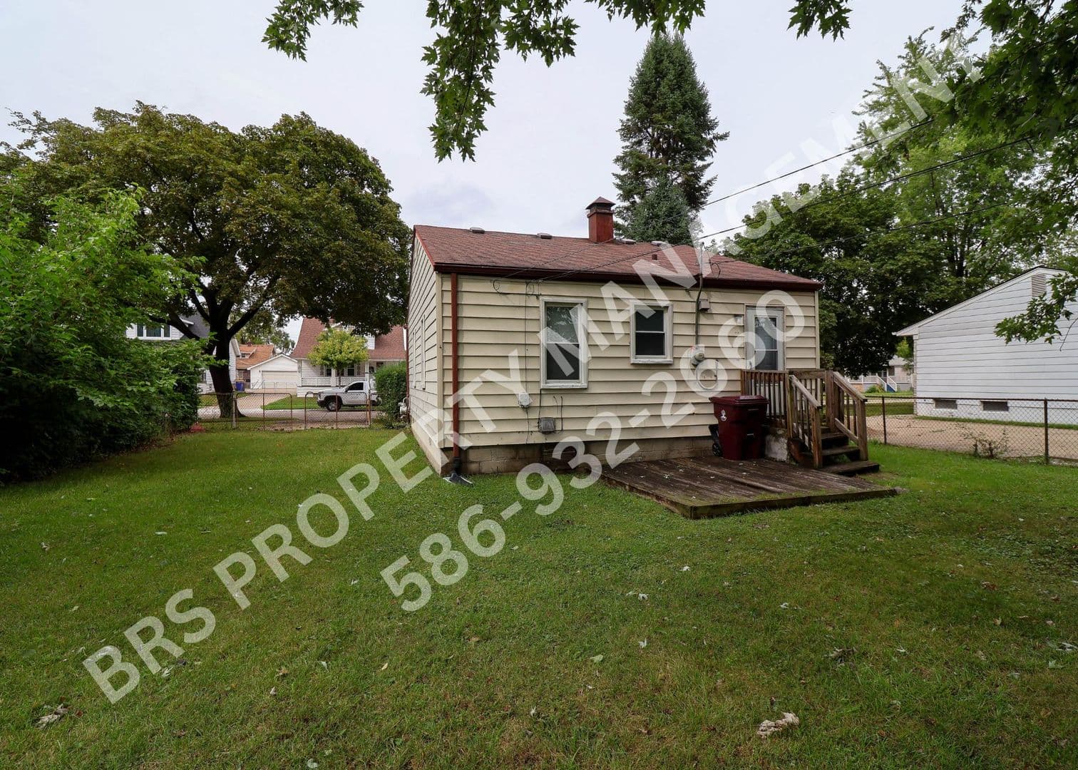 Center Line House: 7236 Wiegand Blvd