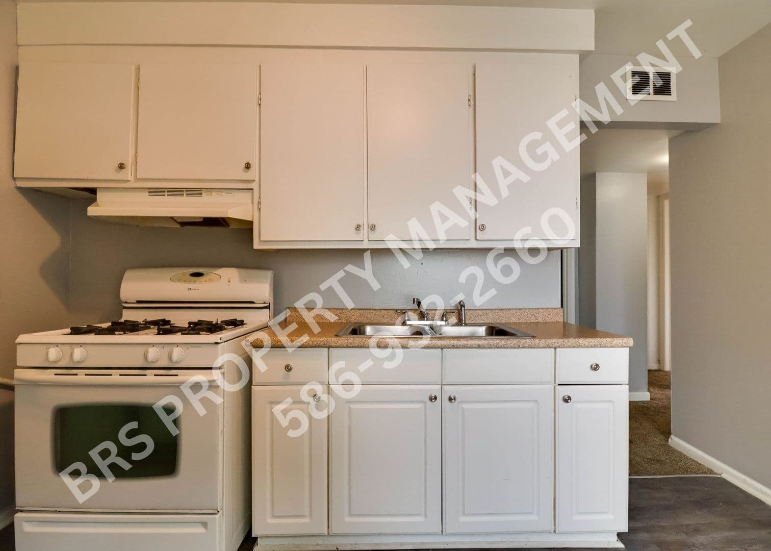 Center Line House: 7236 Wiegand Blvd