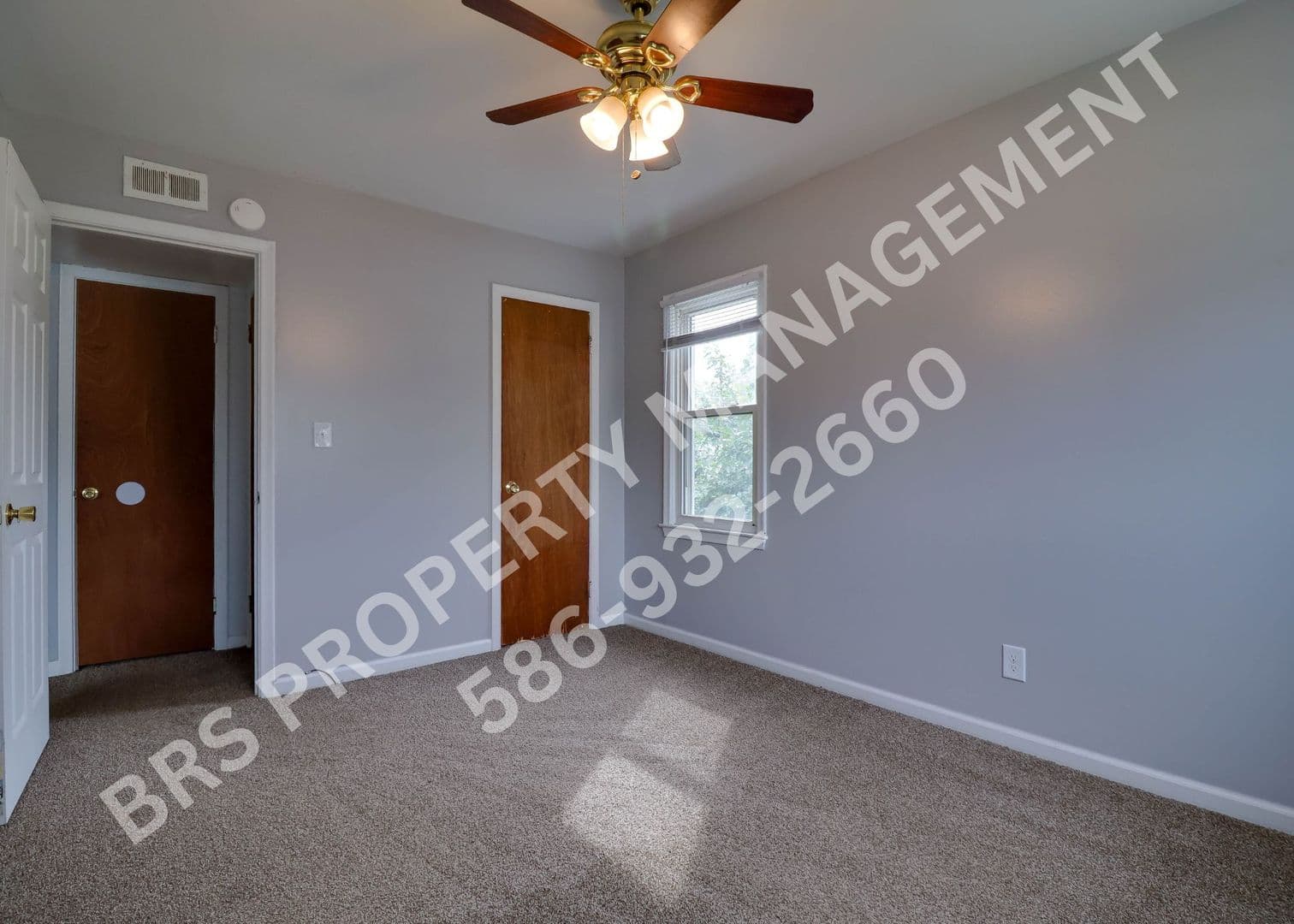 Center Line House: 7236 Wiegand Blvd