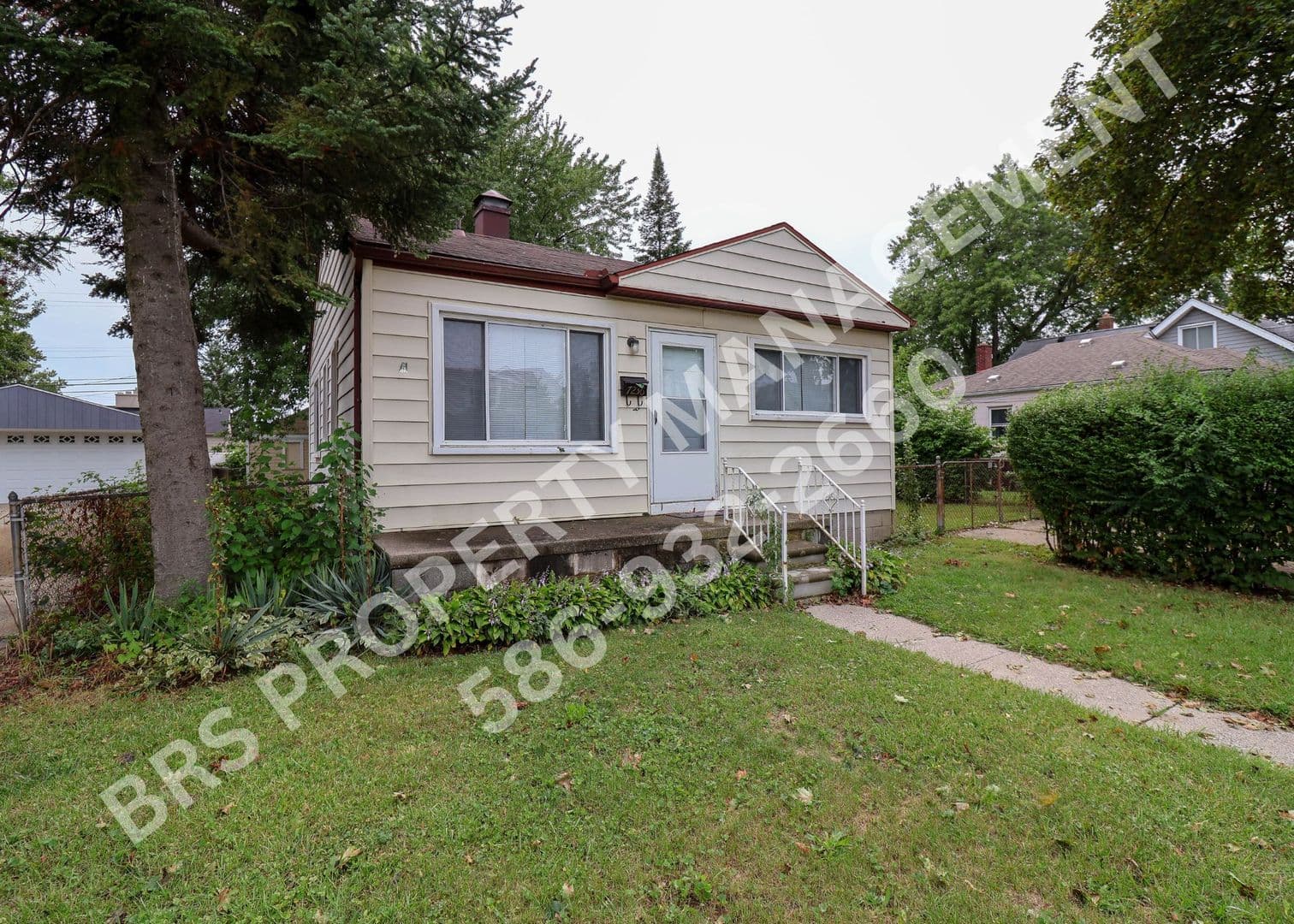 Center Line House: 7236 Wiegand Blvd