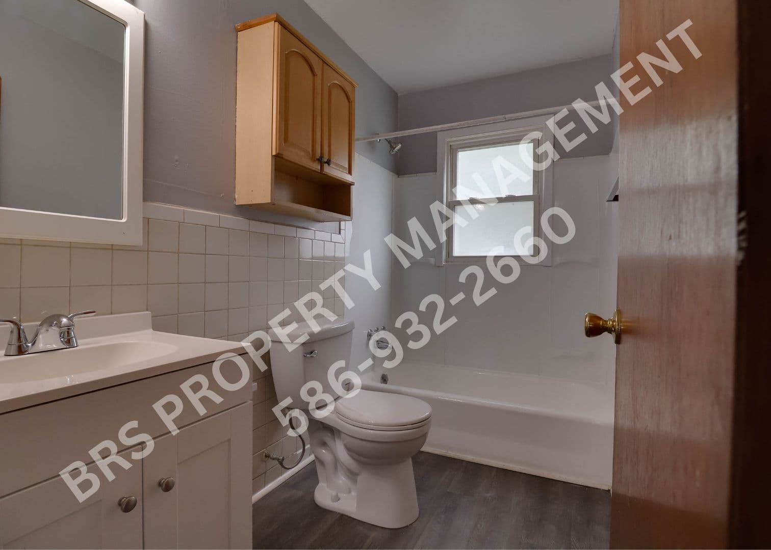 Center Line House: 7236 Wiegand Blvd