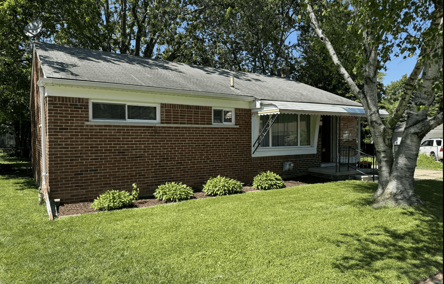 Mt. Clemens House: 10 Shiawasse Circle