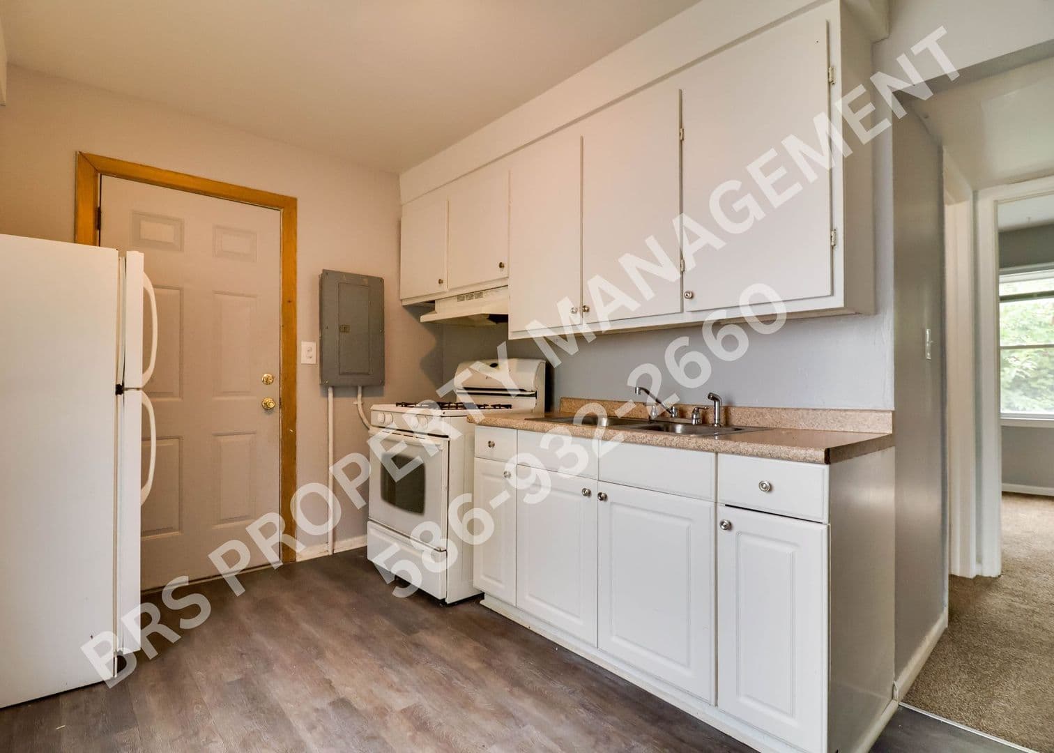 Center Line House: 7236 Wiegand Blvd