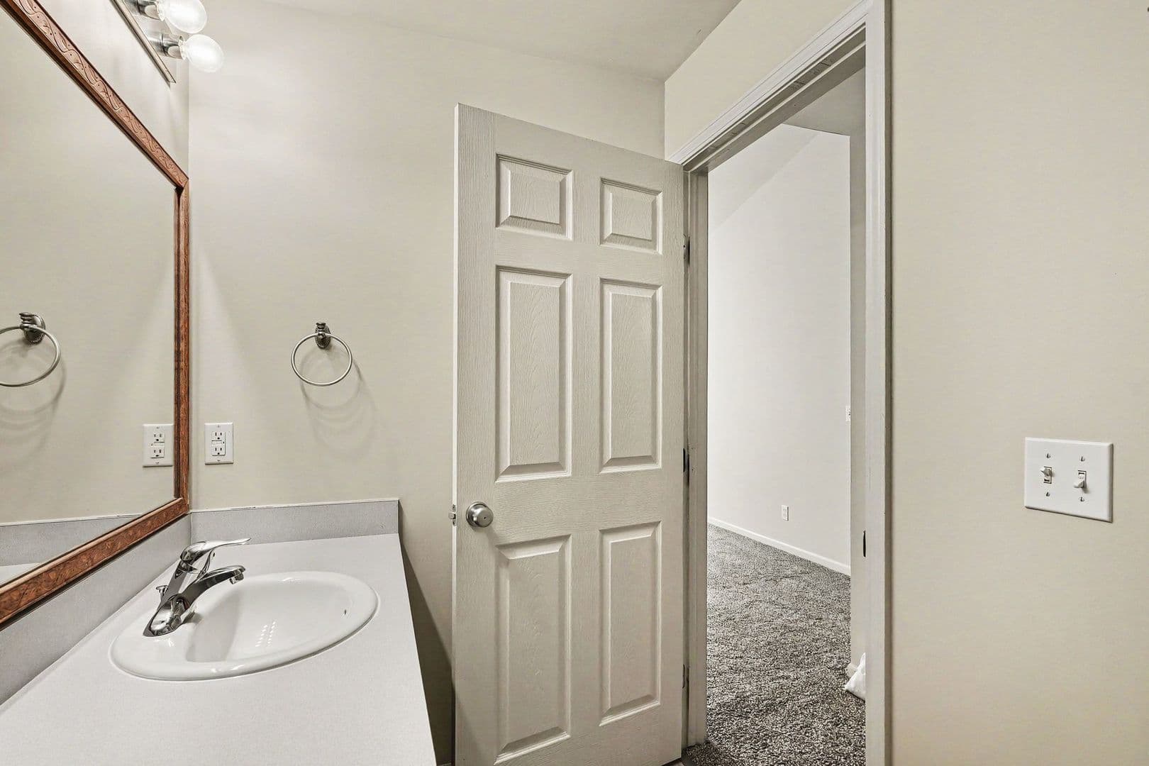 Auburn Hills House: 111 S Vista
