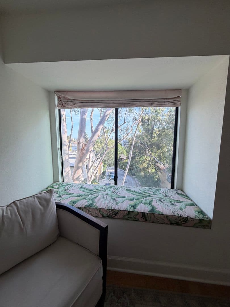 Los Angeles Condo: 1940 Highland Ave