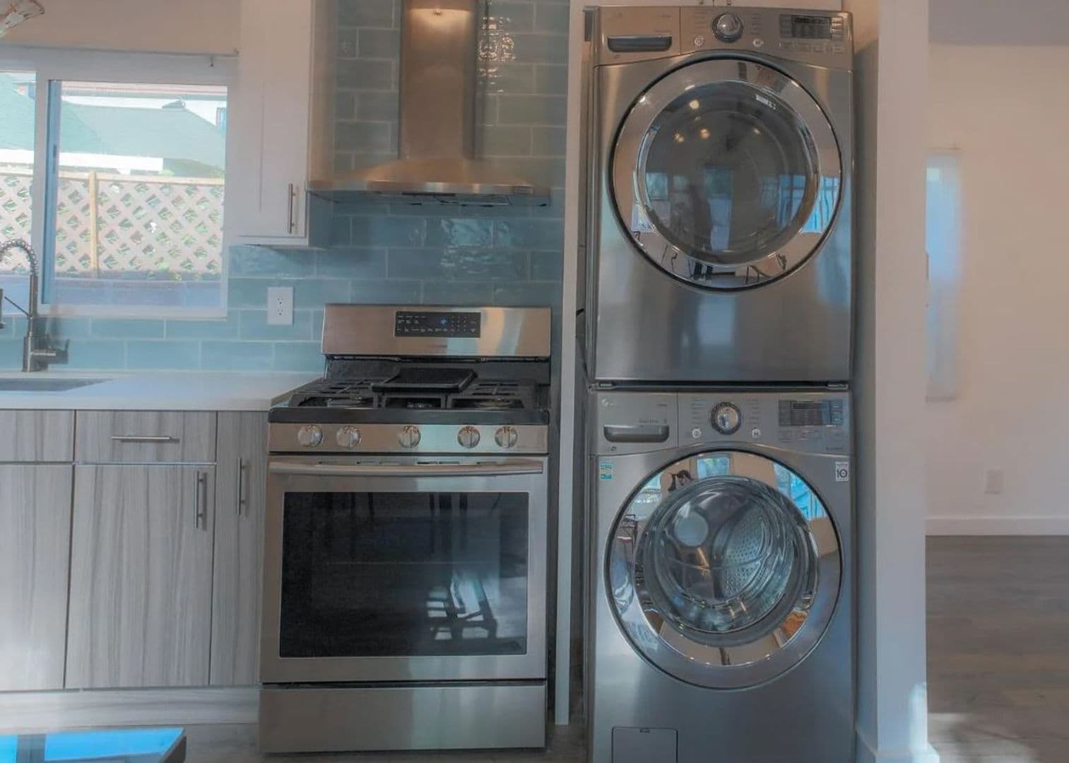 Los Angeles Apartment: 1246-1248 El Centro Ave