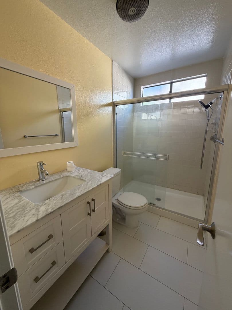 Los Angeles Condo: 1940 Highland Ave