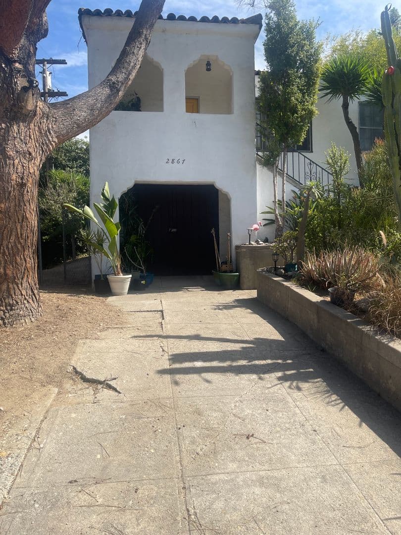 Los Angeles Apartment: 2859 Avenel St