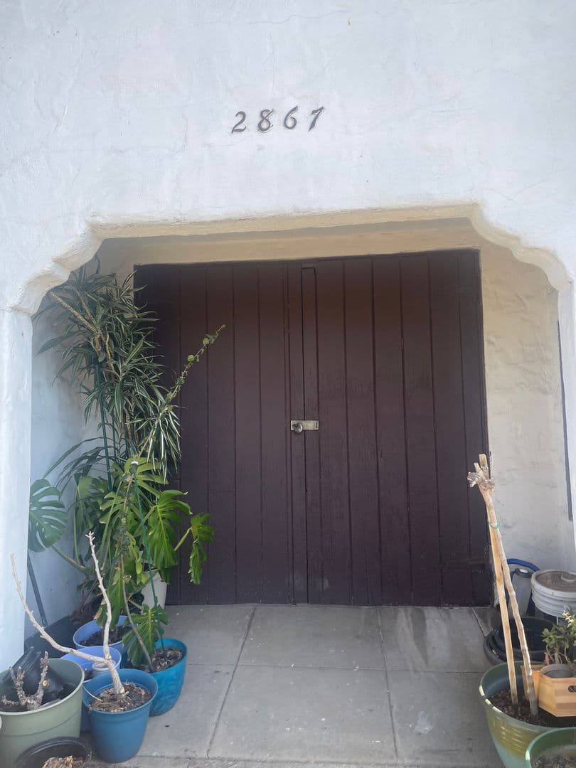 Los Angeles Apartment: 2859 Avenel St