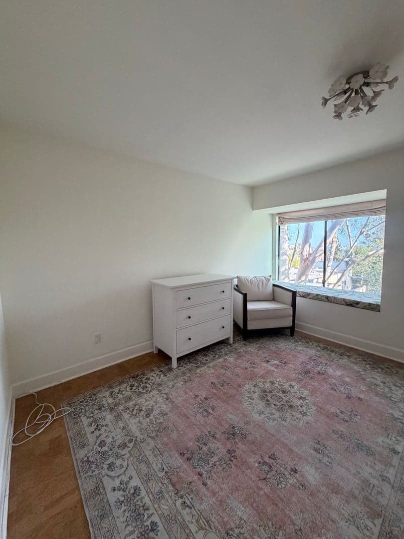 Los Angeles Condo: 1940 Highland Ave