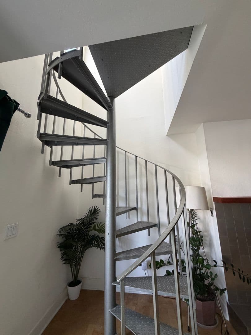 Los Angeles Condo: 1940 Highland Ave