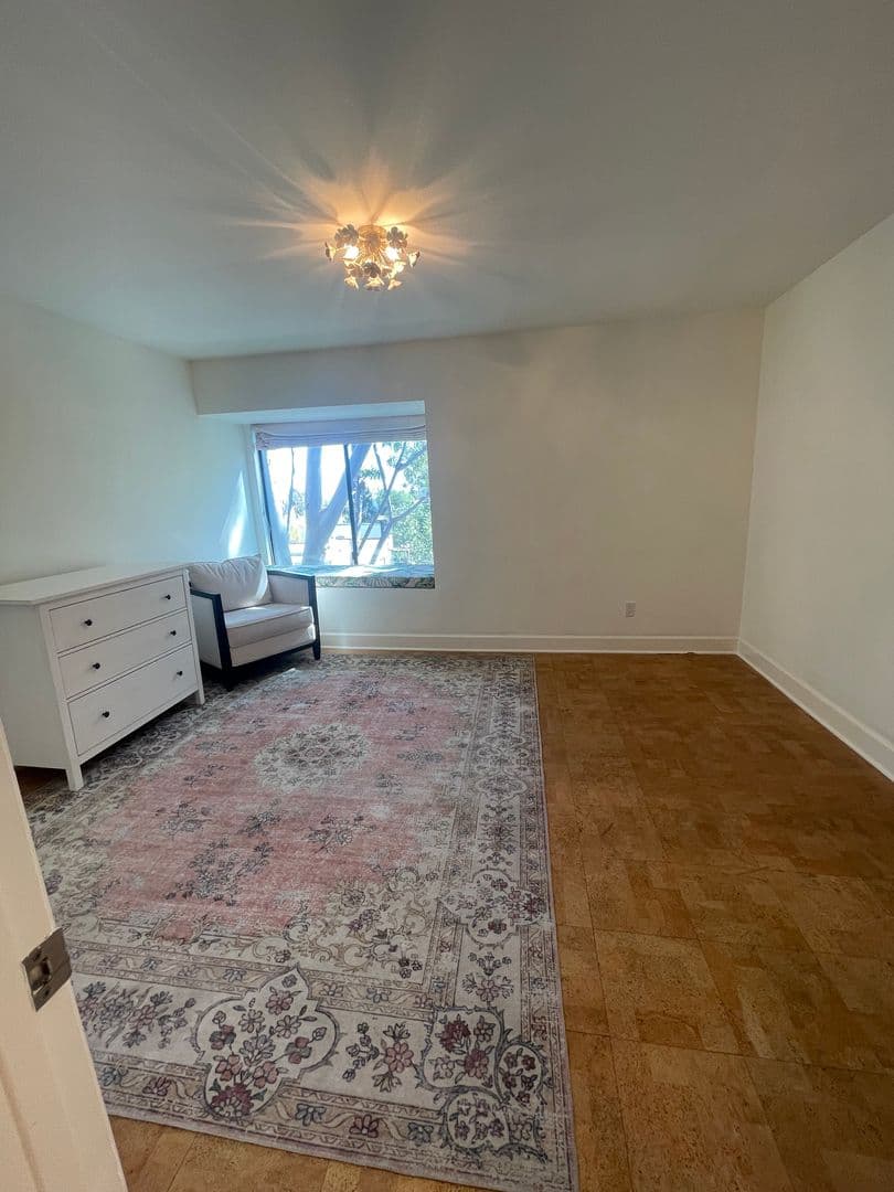 Los Angeles Condo: 1940 Highland Ave