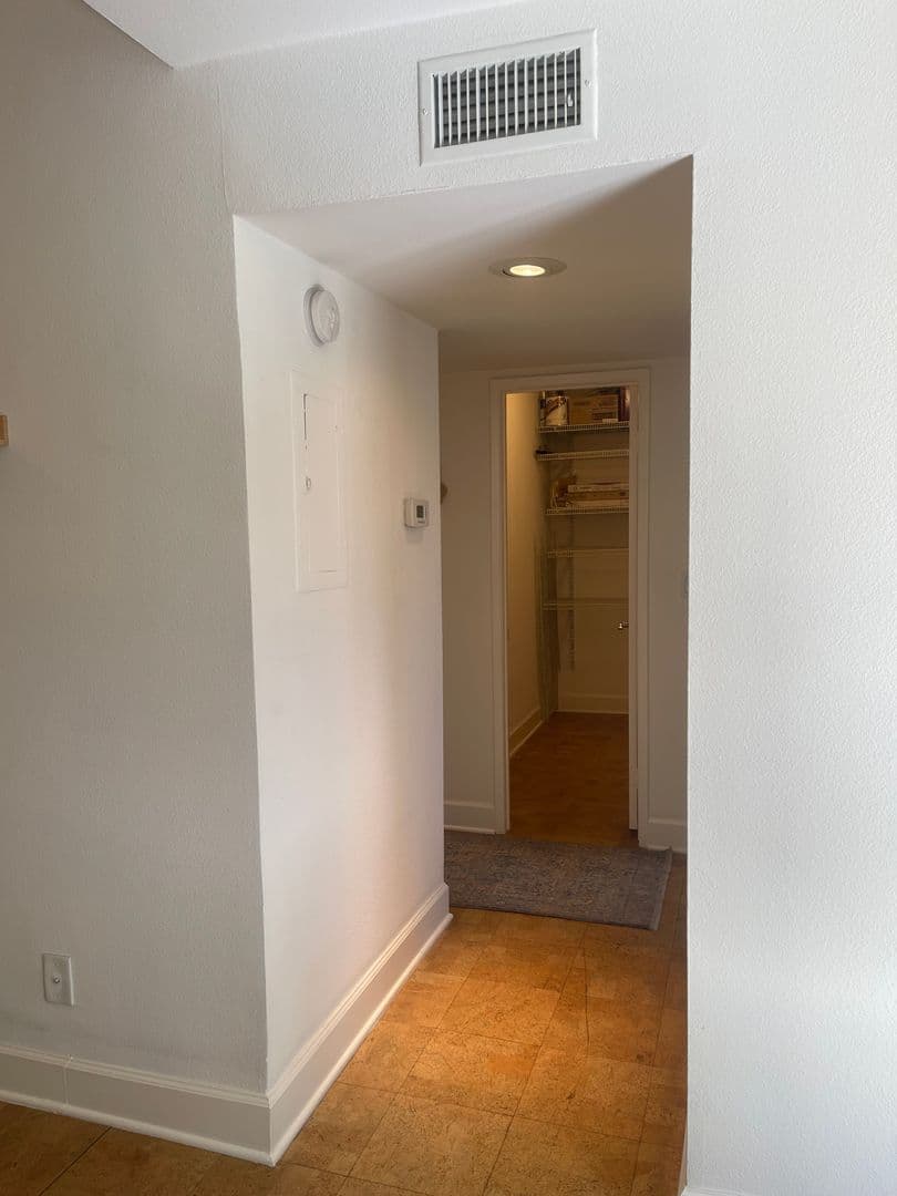Los Angeles Condo: 1940 Highland Ave