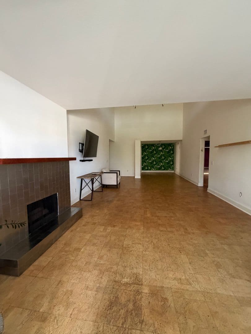 Los Angeles Condo: 1940 Highland Ave