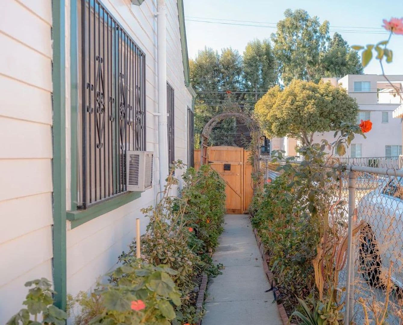 Los Angeles Apartment: 1246-1248 El Centro Ave