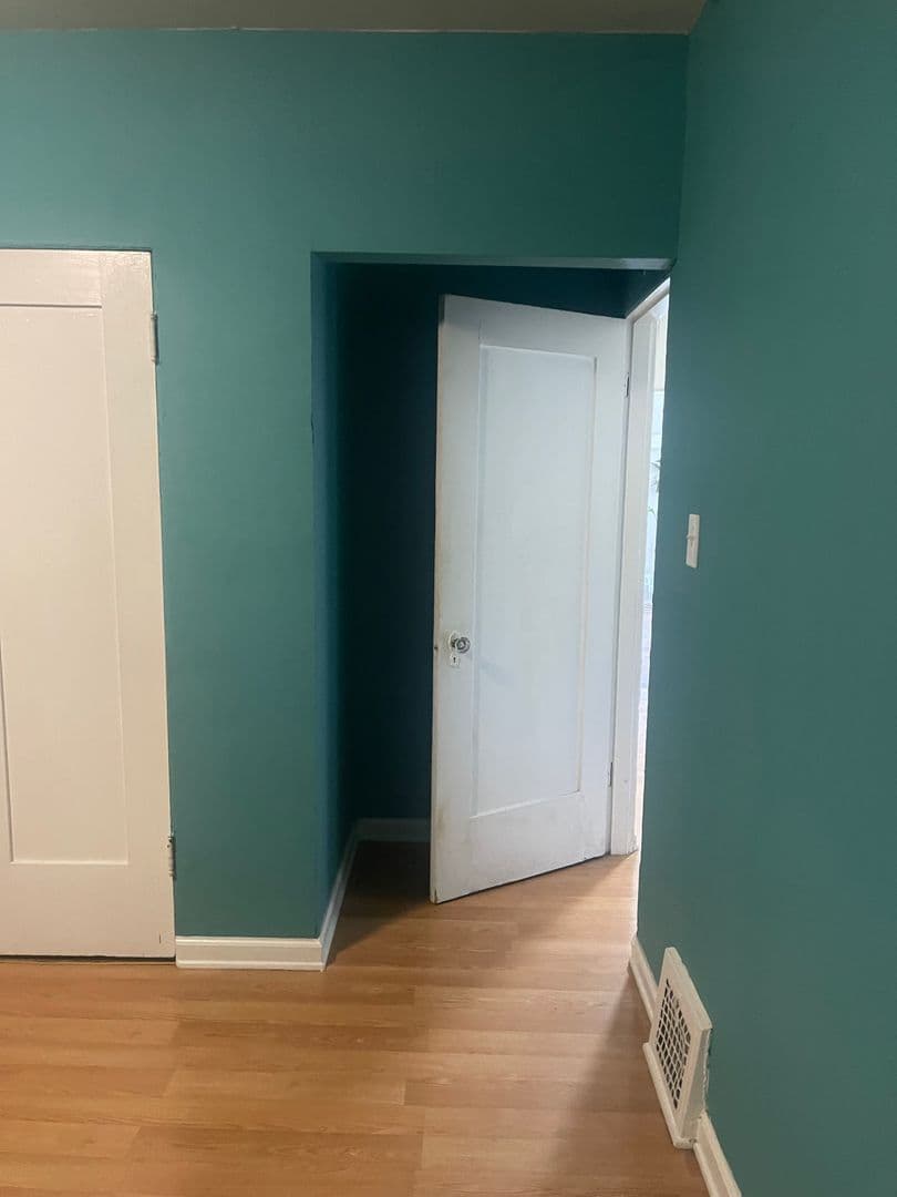 Los Angeles Apartment: 2859 Avenel St