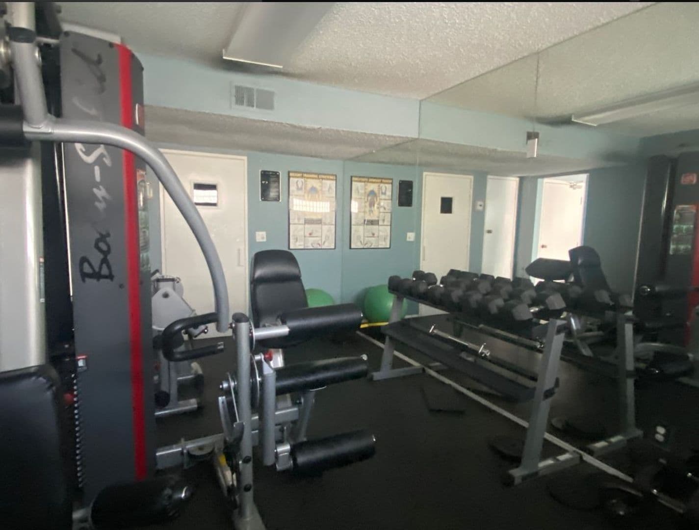Los Angeles Condo: 1940 Highland Ave