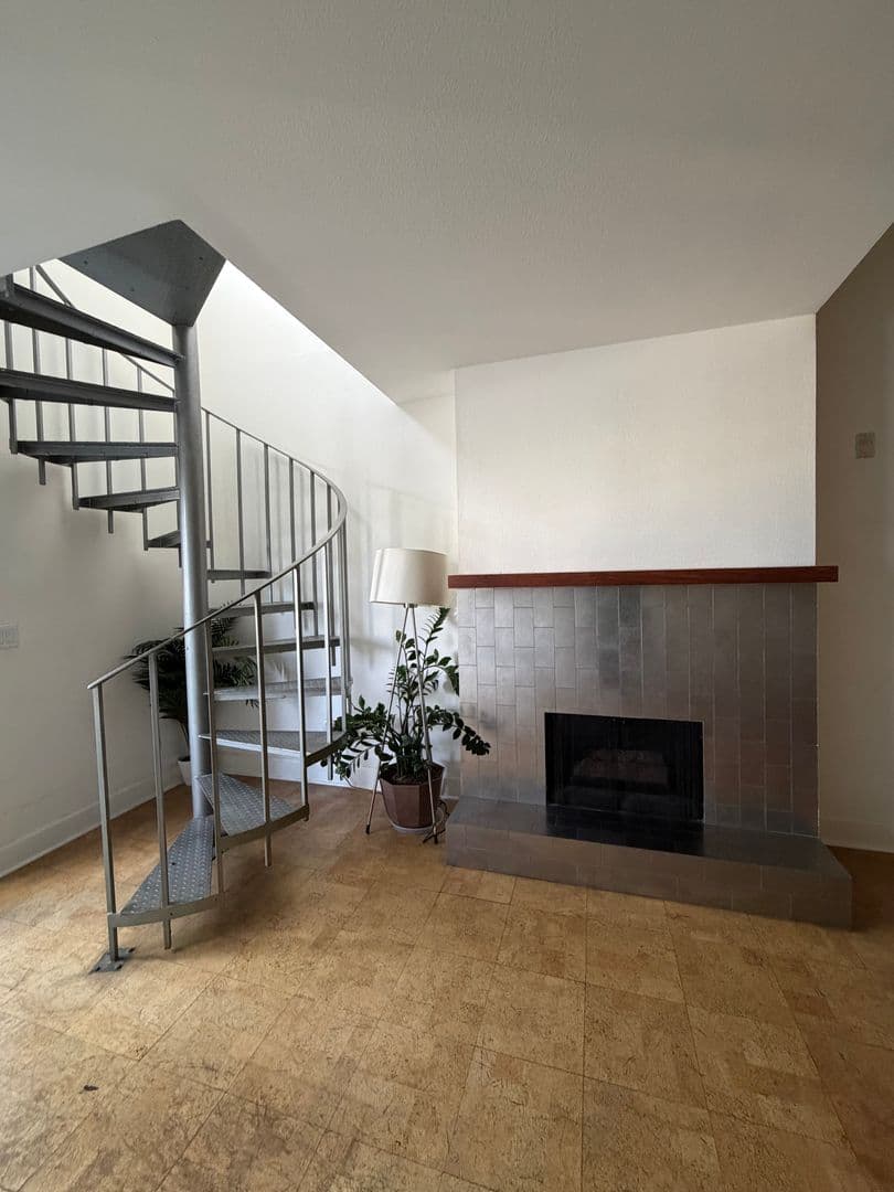 Los Angeles Condo: 1940 Highland Ave