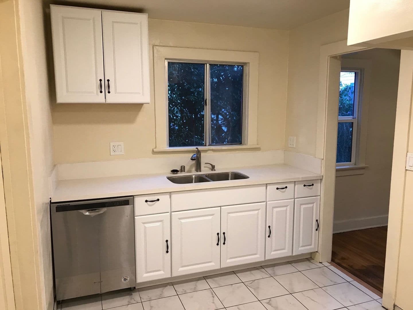 Los Angeles Apartment: 3615 Edenhurst Ave.