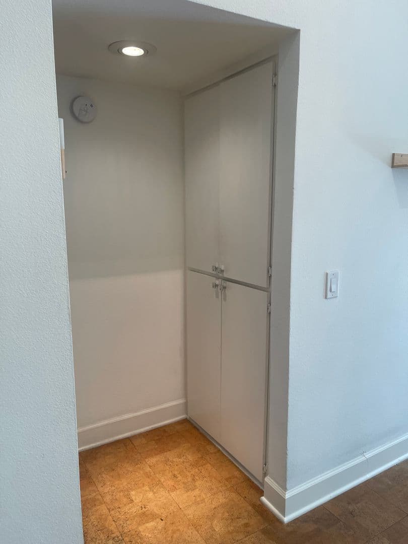 Los Angeles Condo: 1940 Highland Ave