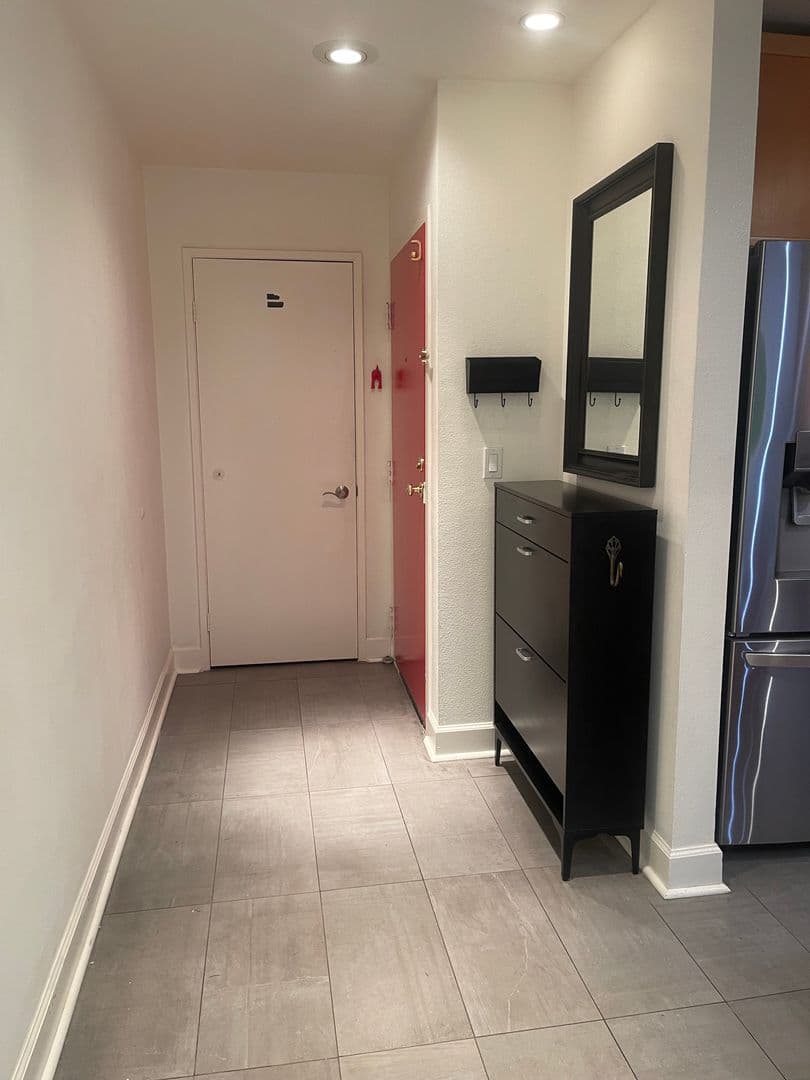 Los Angeles Condo: 1940 Highland Ave