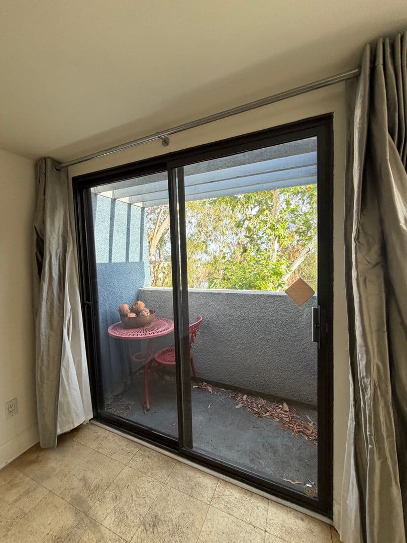 Los Angeles Condo: 1940 Highland Ave