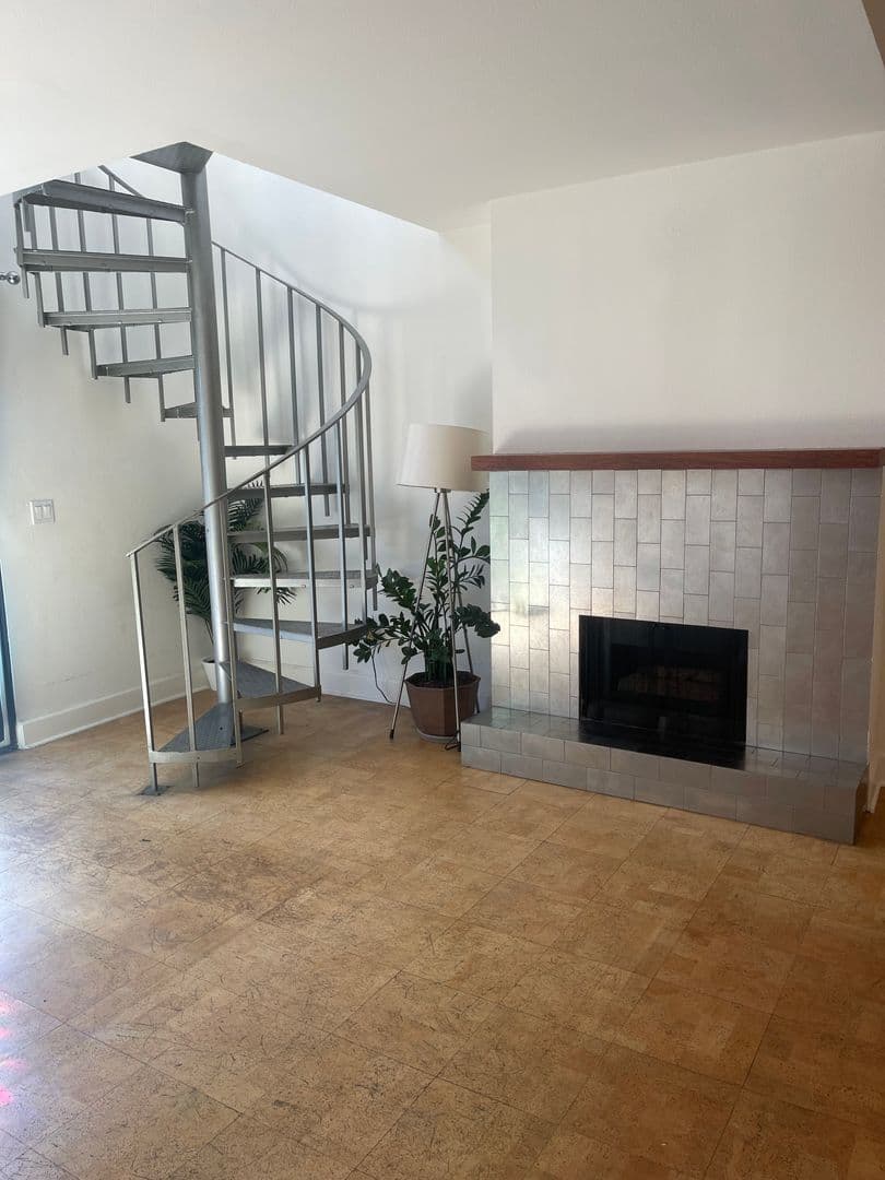 Los Angeles Condo: 1940 Highland Ave